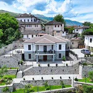 Castlefront Appartement Gjirokastër