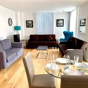 Modern Excel 2 Bedrooms 2 Bathrooms, Parking, Kitchen, Lounge, Balcony Apartment London