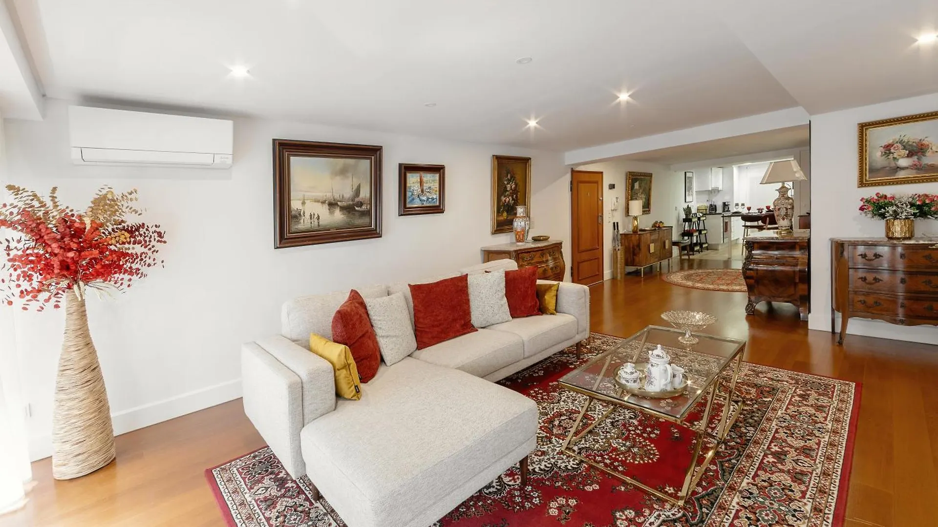 Lisbon Rentals Chiado Apartment