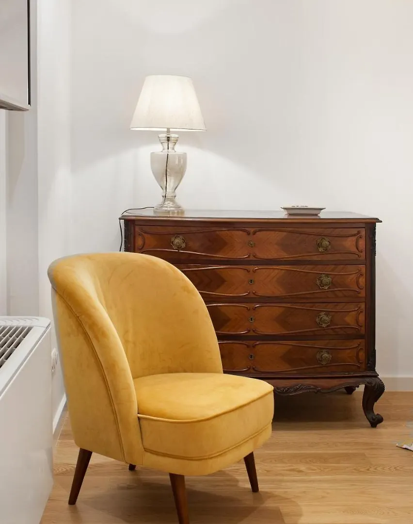Lisbon Rentals Chiado Apartment
